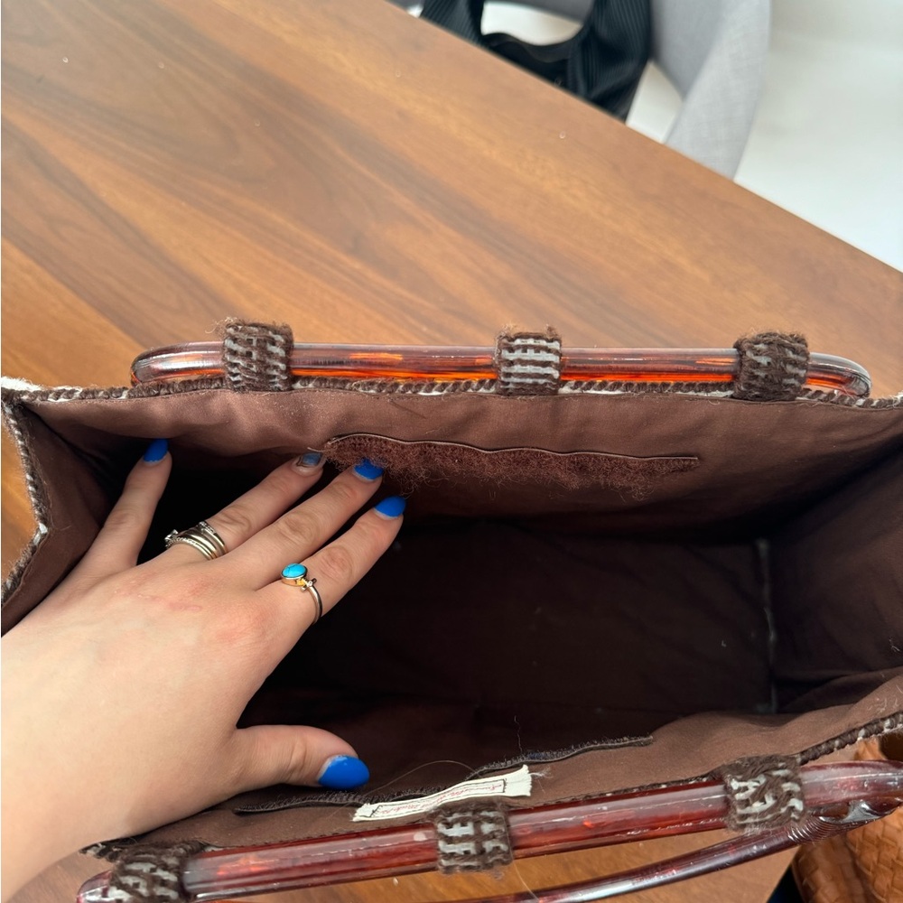 Elegant Brown and Cream Handbag - Picture 4 of 5